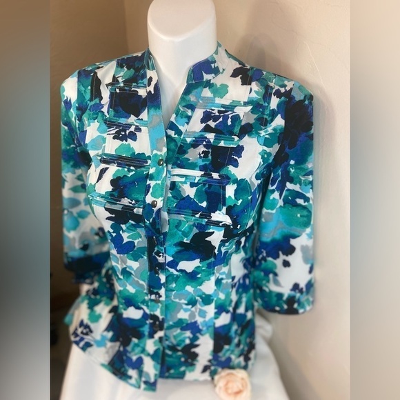 Laura Scott~Floral in Blues Button Blouse~3/4 Sleeves~Loop & Line Design~Size SC - Picture 9 of 11